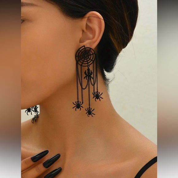 🕷️Black Iron Spider Web Earrings with Chains & Spiders - Picture 3 of 12